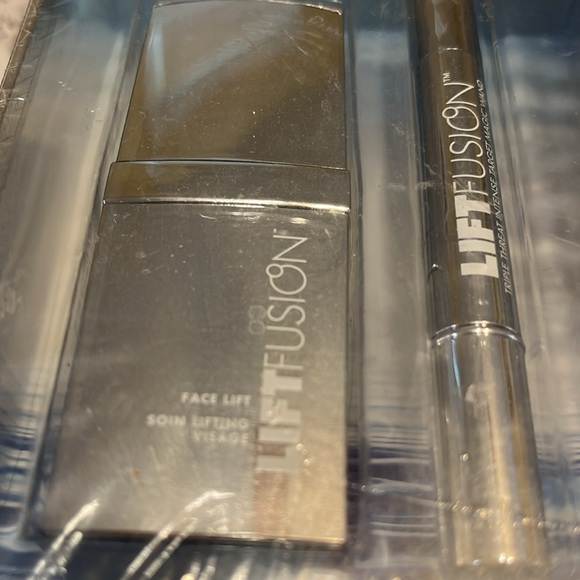 Unopened discontinued 2 pc. Boxed set sealed Fusion Beauty. - Picture 3 of 8